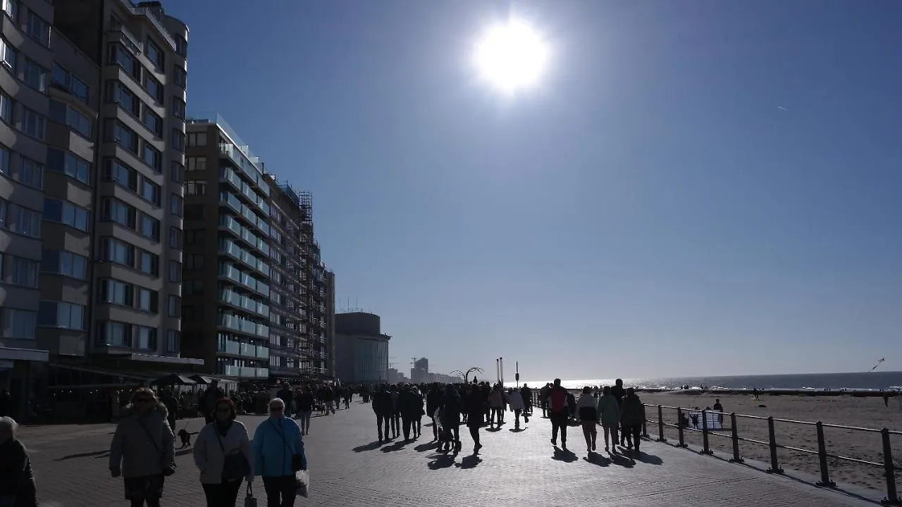 The Rooftop - A Trendy New Apartment With Airconditioning, Large Terrace & Free Parking أوستيند